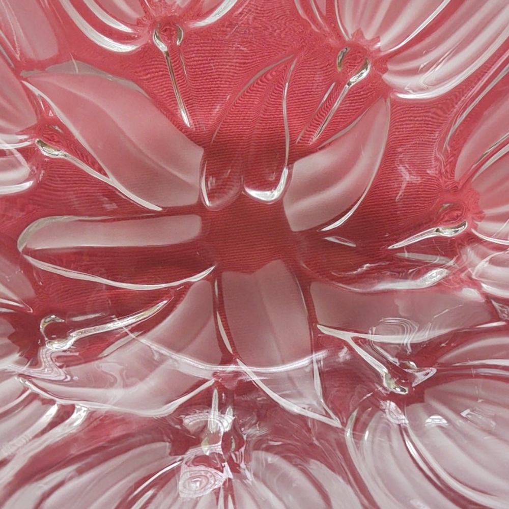 Beautiful tulip pattern glass bowlNWOT - Picture 3 of 5
